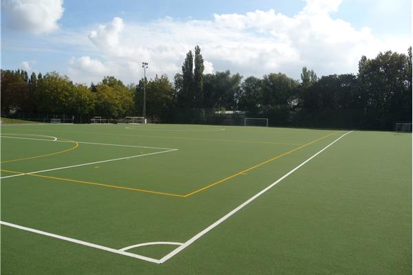 Renovatie kunstgras hockeyveld - Sportinfrabouw NV